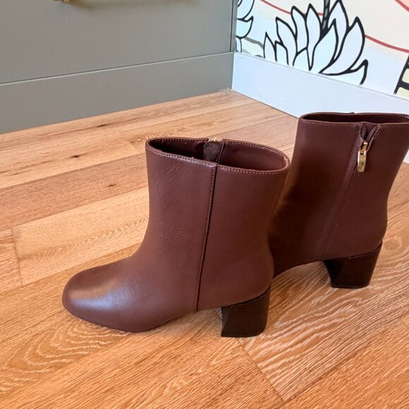 NWOT - Ann Taylor Leather Ankle Bootie with Block Heel - Size 9.5 - Picture 3 of 6